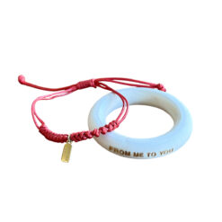 Armbandje en houten ring standaard van Hooloo Amsterdam