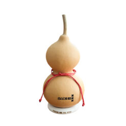 Achterkant van gelukspoppetje Tuah